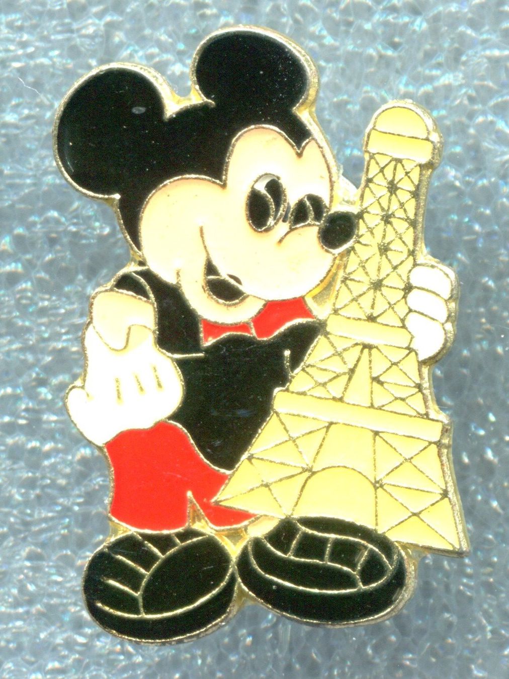 Disney Plaketten & Abzeichen: MICKY + Eifelturm  – Gebraucht aus Winterthur von Sammleroase