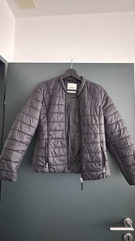 Jacken: Schwarze leichte Steppjacke  Grösse S – Gebraucht aus Schlieren von _lgv