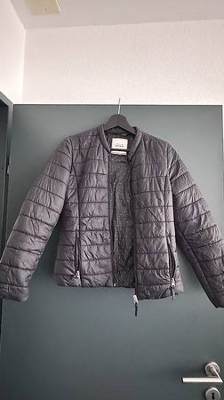 Schwarze leichte Steppjacke  Grösse S
