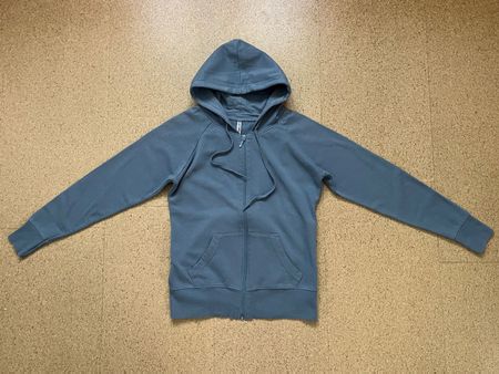 Kapuzenjäggli in der Farbe rauchblau von Chicorée, Grösse S