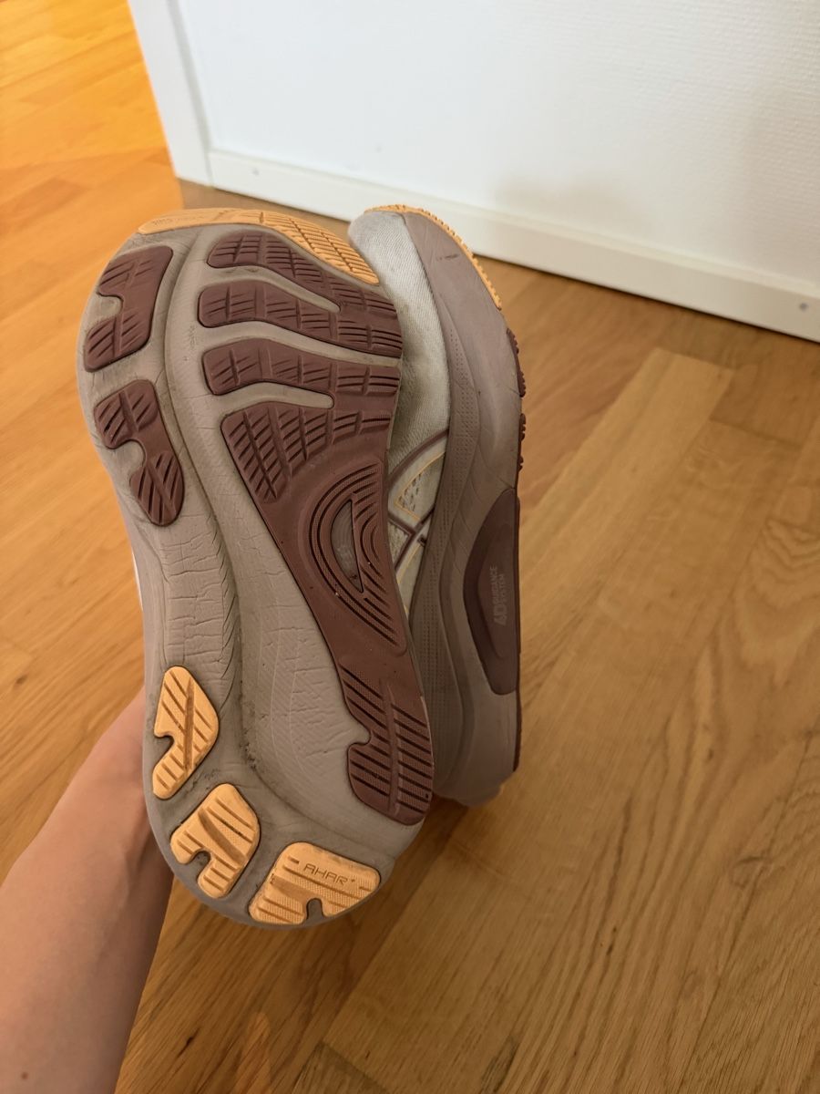 Asics Damenschuhe: ASICS Runningschuhe – Gebraucht aus Zürich von nweimy 1