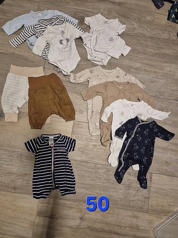 Lotti & Set di vestiti: Babykleider 50-56 – Usato da Oetwil am See venduto da delia.hess 4
