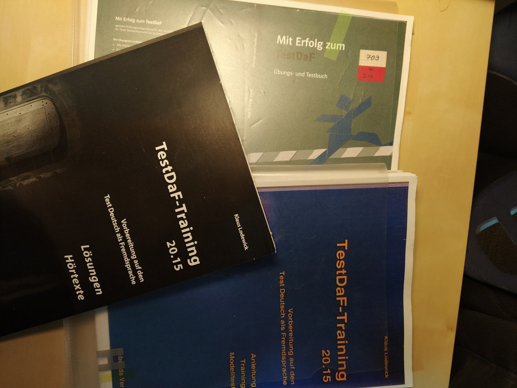 Bücher: TestDaF, 2 Hefte und andere Unterlagen – Gebraucht aus St. Gallen von Lila_238 5
