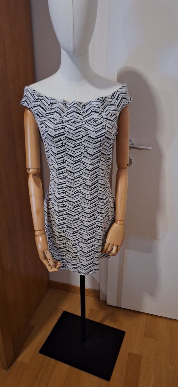 Mango Vestiti: Mango, robe / Kleid – Nuovo e nell'imballaggio originale da Lussery-Villars venduto da pousinete02