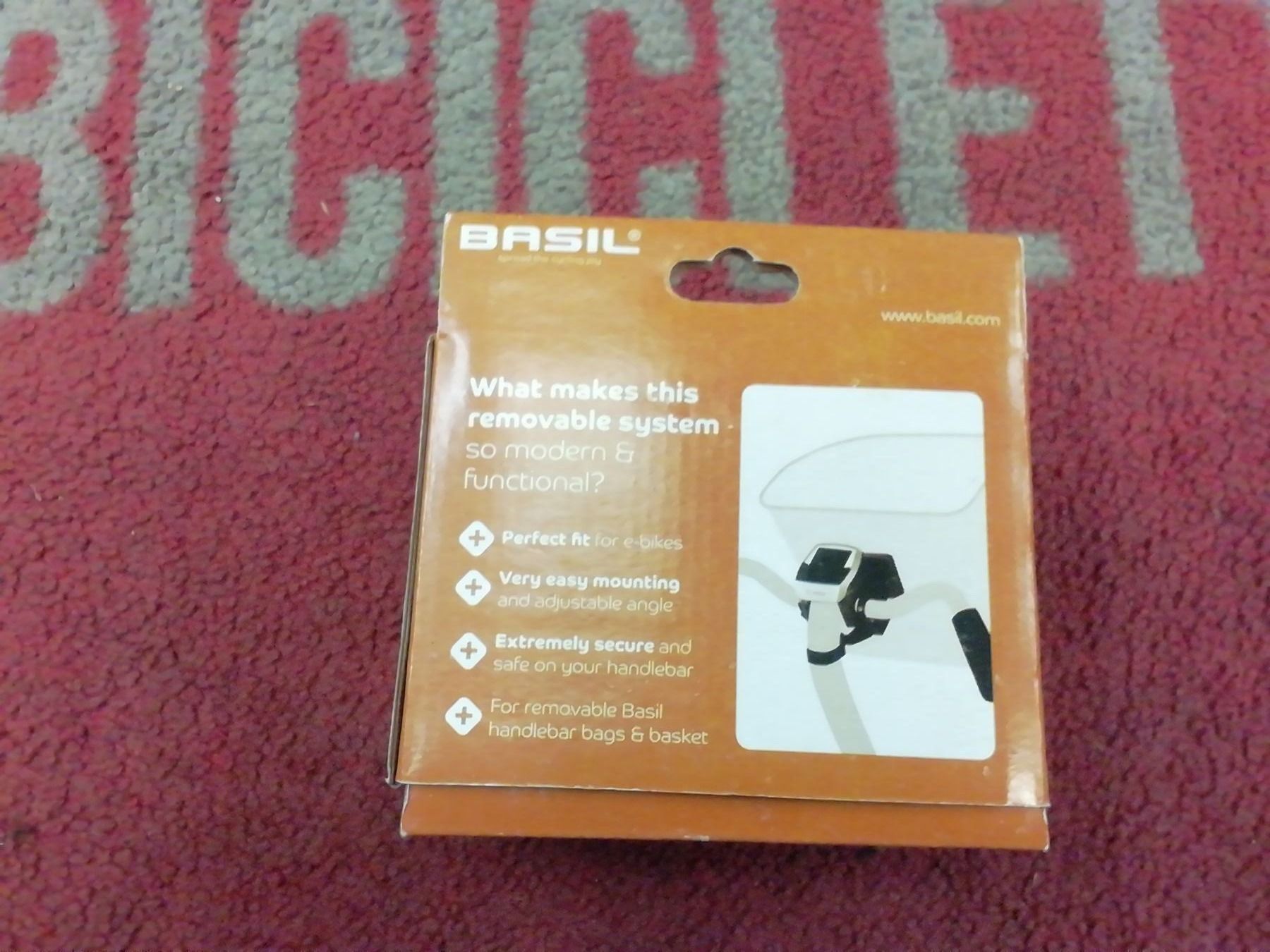 Supporti a parete: Halter für Körbe BASIL – Nuovo (secondo la descrizione) da Basel venduto da BICICLETTISTA