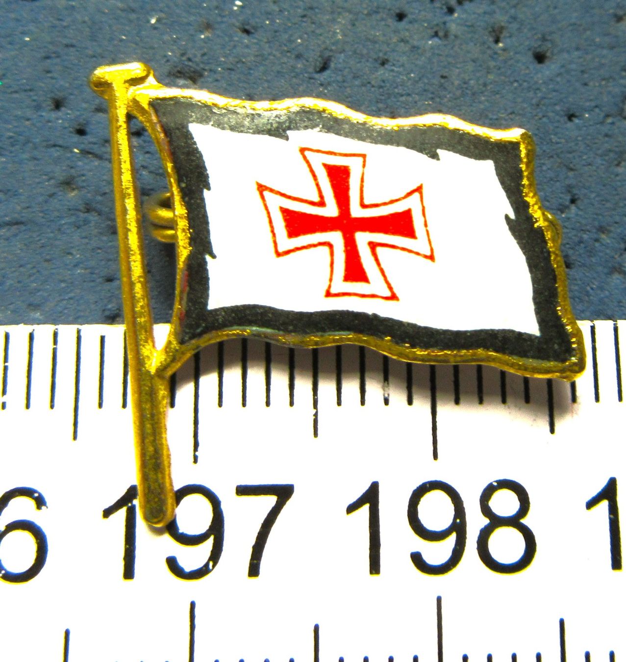 Placchette & Badge: FLAGE E GERMAN SEENOTRETTUNG ANSTECKNADEL VINTAGE – Usato da Ettingen venduto da Hausi4711