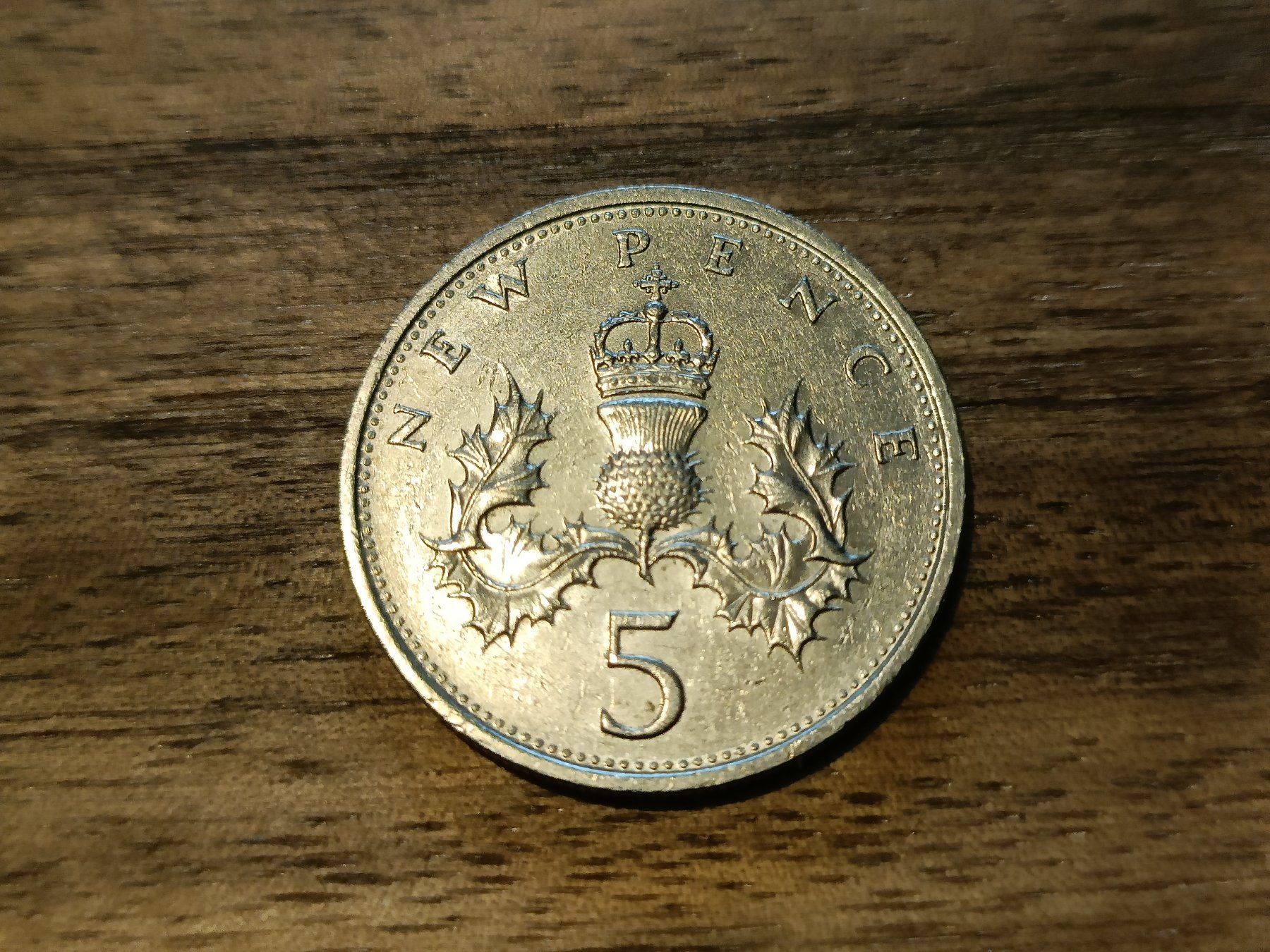 Alle Münzen: Une pièce de 5 NEW PENCE / ELIZABETH II – Gebraucht aus Sion von dav_96jh 1