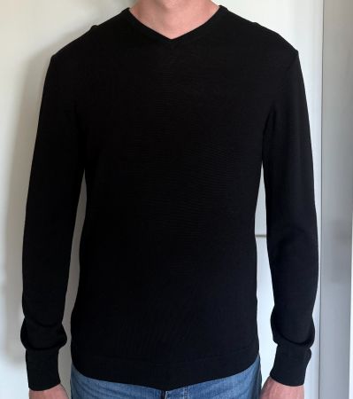 Schwarzer Pullover 100% Merinowolle (Grösse M)