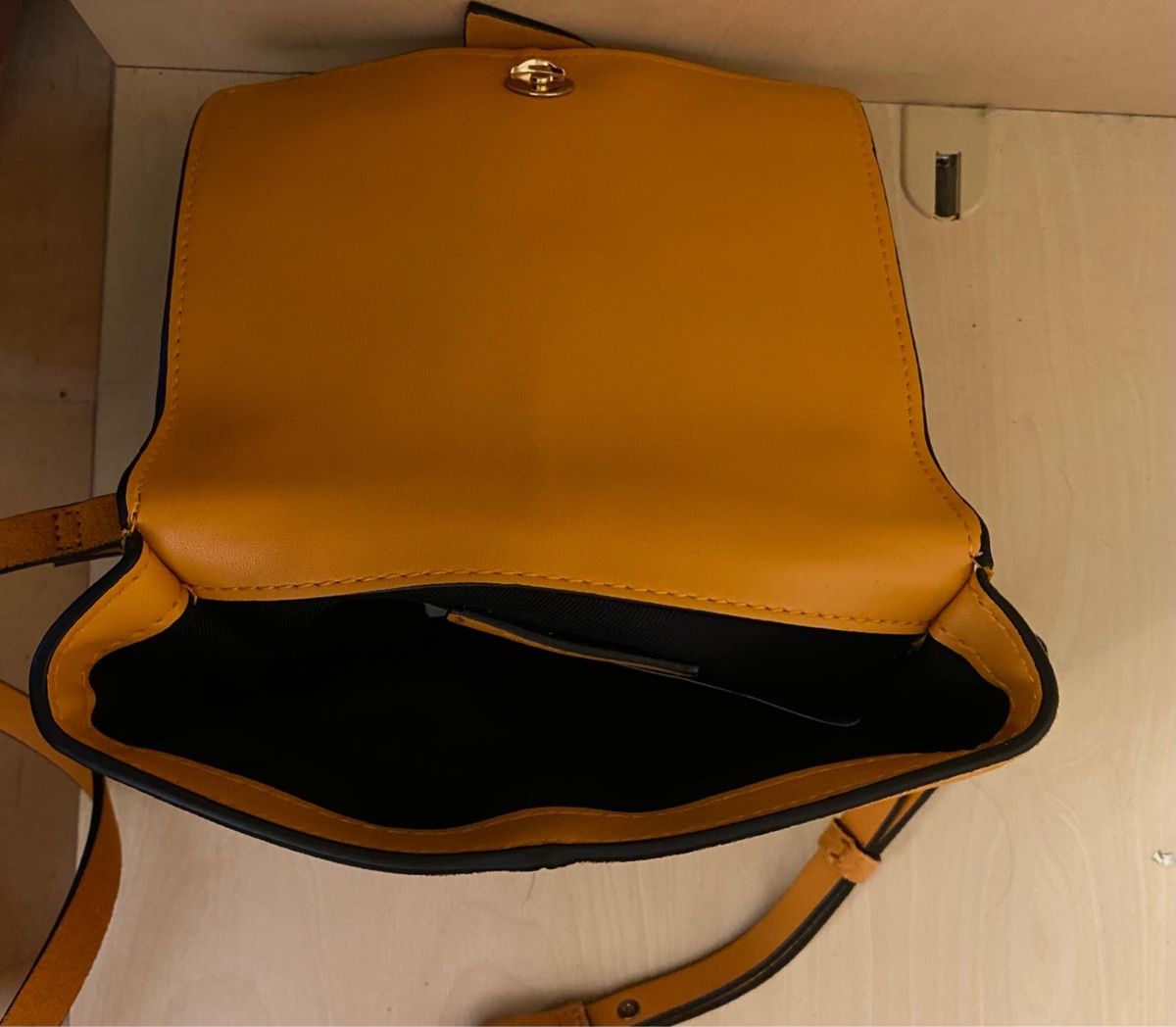 Altro in  Abbigliamento & Accessori: Umhängetasche orange Wildleder Optik – Nuovo (secondo la descrizione) da Basel venduto da cat_25m7 1