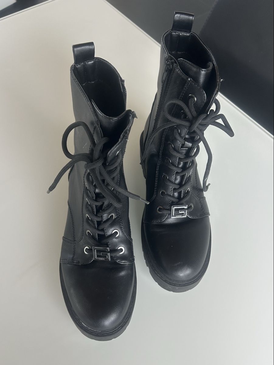 Guess Damenschuhe: Guess Boots – Gebraucht aus Allschwil von Filouactiv