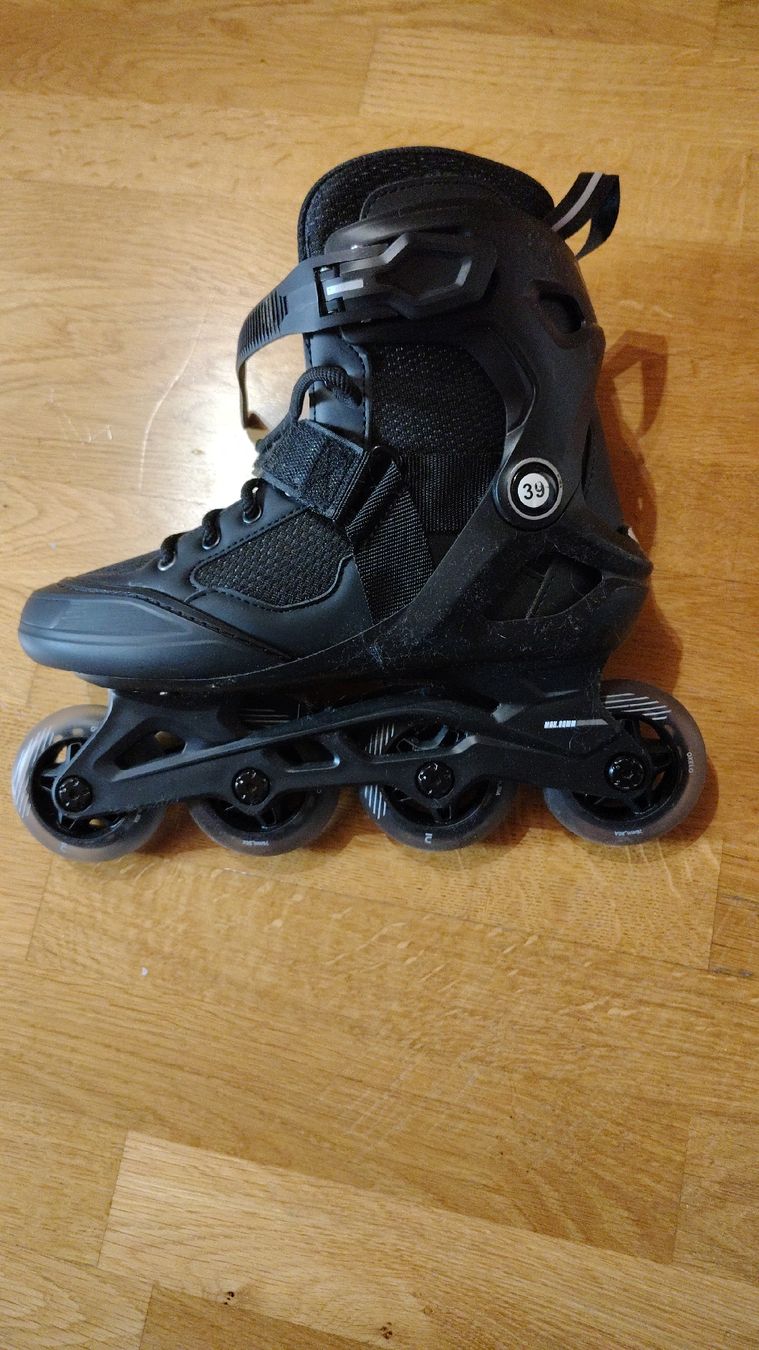 Pattini in linea & Pattini a rotelle: Rollers patins neuf ! – Nuovo (secondo la descrizione) da Chernex venduto da ced_zt5y