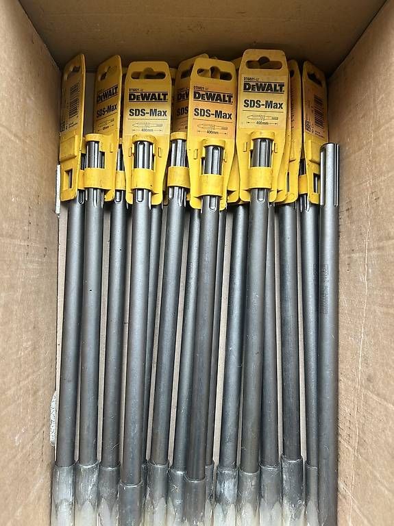 Dewalt Tutti gli attrezzi: DeWalt Spitzeisen SDS Max 400mm – Nuovo e nell'imballaggio originale da Neukirch (Egnach) venduto da Bienemaya5 1