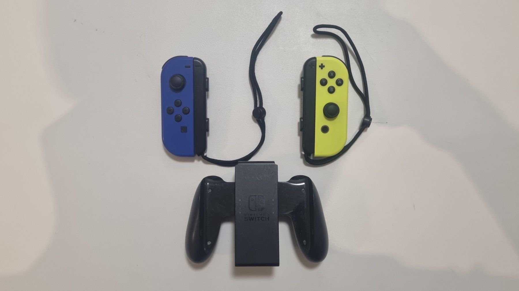 Nintendo Controller: Original Nintendo Switch Joy-Con Controllers mit Duogrip – Usato da Birsfelden venduto da val_d9c2 1