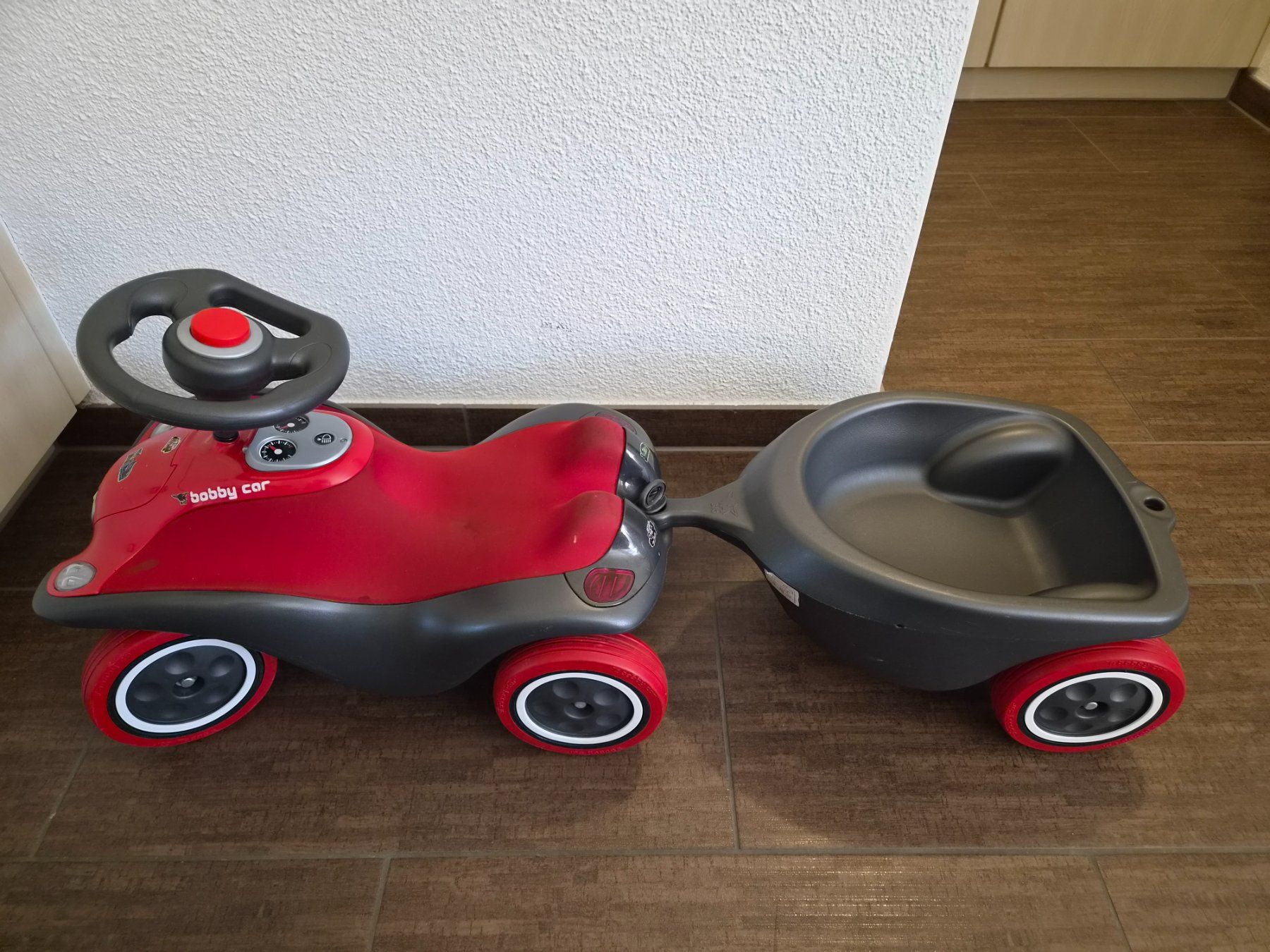 Veicoli per bambini: Bobby Car mit Anhänger, rot – Usato da Ibach venduto da urs_sl5h