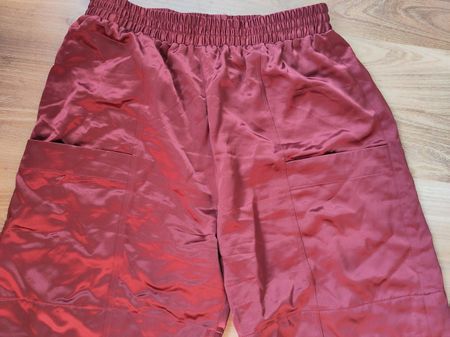 Rote Satin Shorts (New Lands), Gr. 36