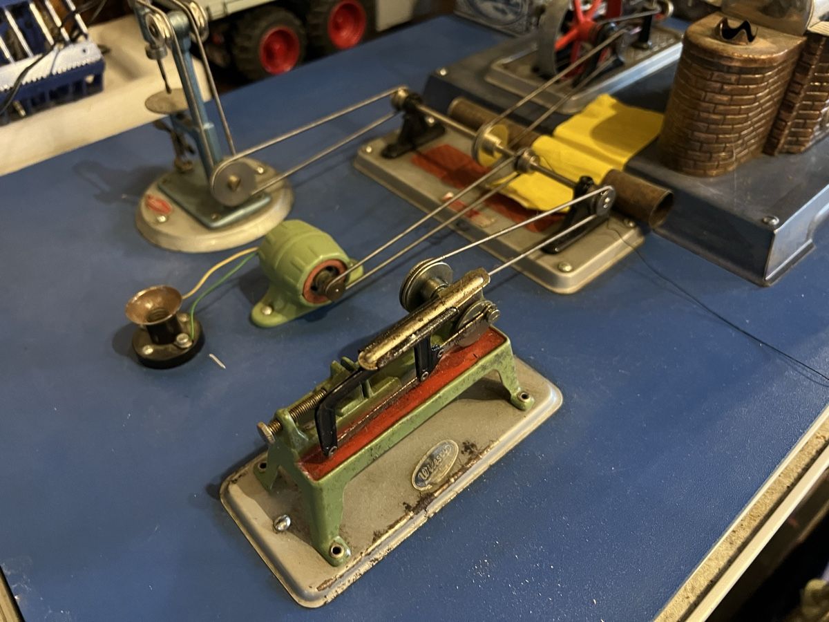 Wilesco Kit di modellismo & Modellini statici: Wilesco Dampfmaschine – Usato da Altdorf UR venduto da modellbau-widmer