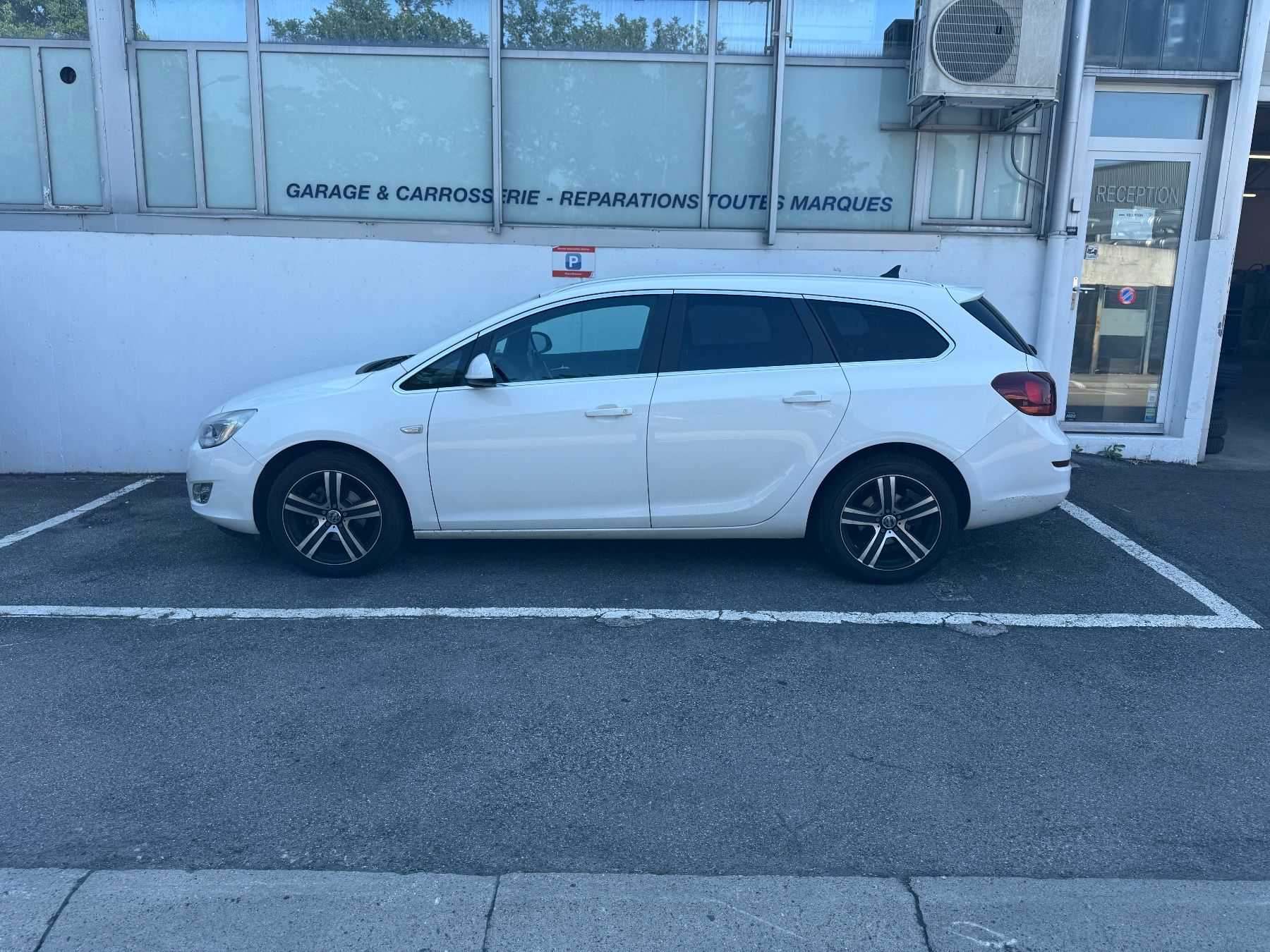Opel Autos: Opel Astra break blanc bon état 2012 – D'occasion à Genève par ste_7l5n 1