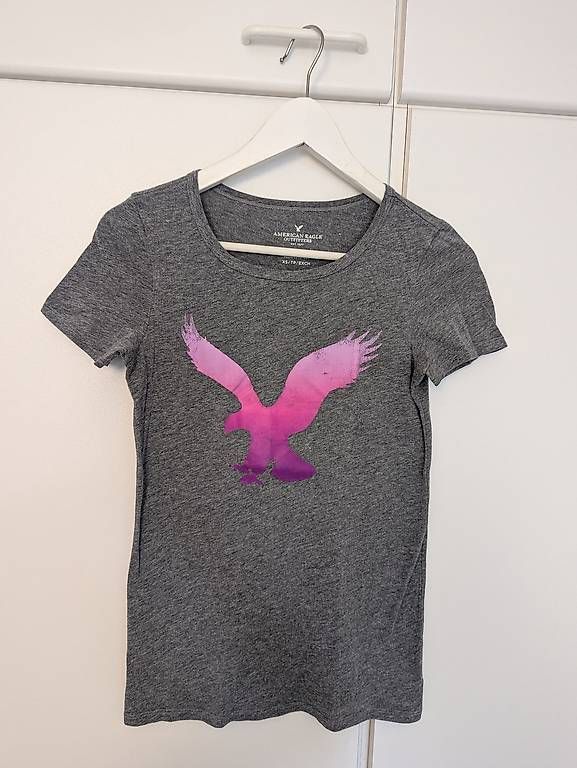 American Eagle T-shirt: T-Shirt American Eagle – Usato da Herzogenbuchsee venduto da Obivius