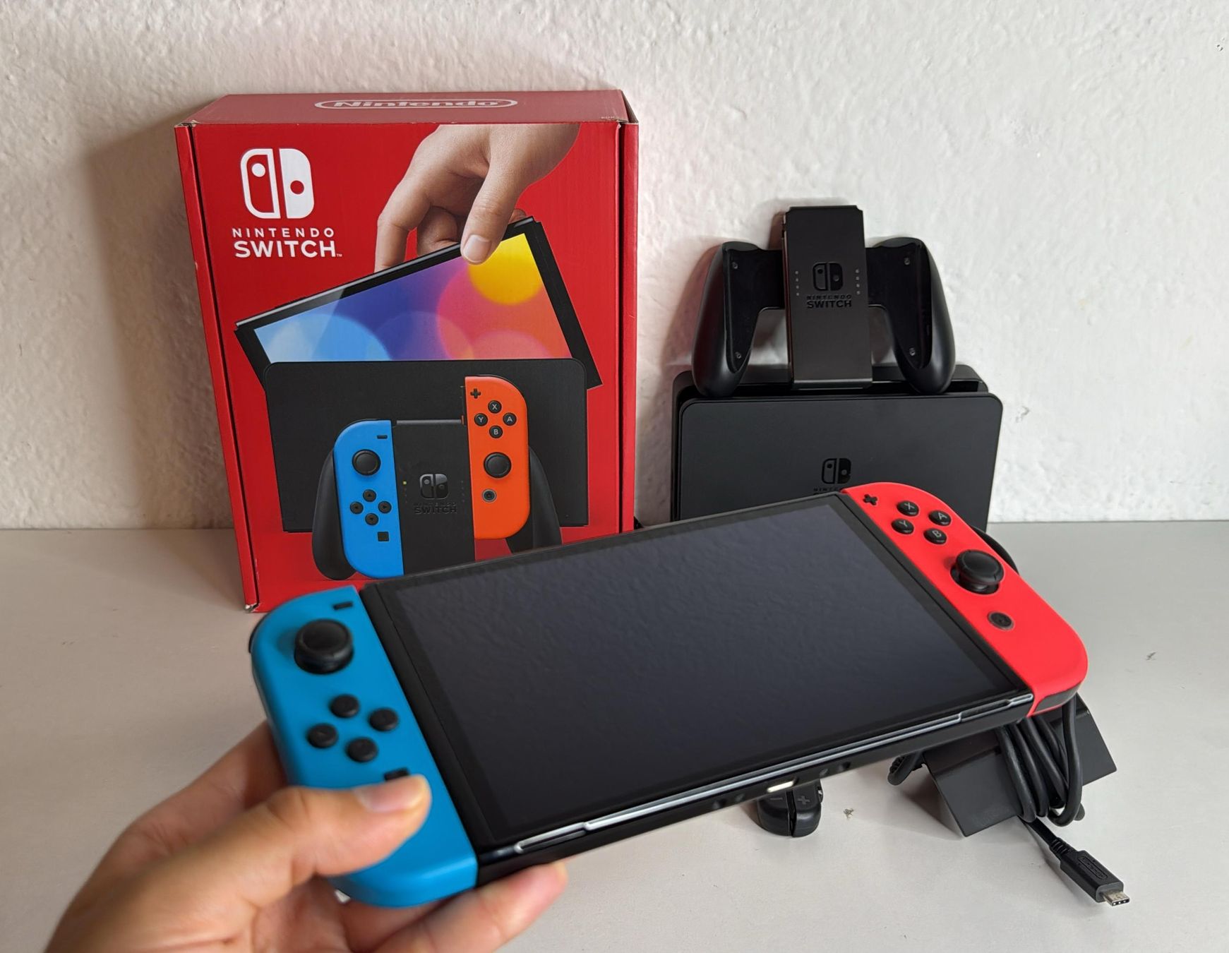 Nintendo Console: Nintendo Switch OLED Konsole mit OVP & Zubehör – Usato da Ehrendingen venduto da lax21