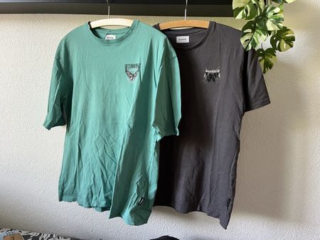 2 t-shirts XS 🦋