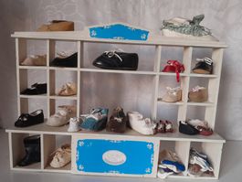 Appenzeller Schuh Regal, 23 Einzelschuhe, Strub, Glutz Olten