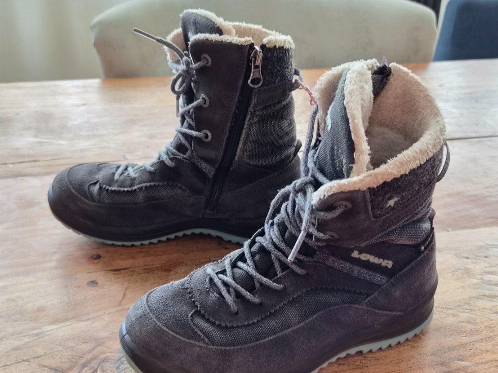 Lowa Scarpe per ragazze: Lowa Winterstiefel Gr.34 – Usato da Oberrieden venduto da Raja011 2