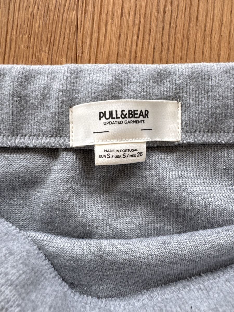Pull&Bear Gonne: Pull & Bear Soft Midi Rock Jupe in grau Gr. S – Usato da Altendorf venduto da PiaLang 1