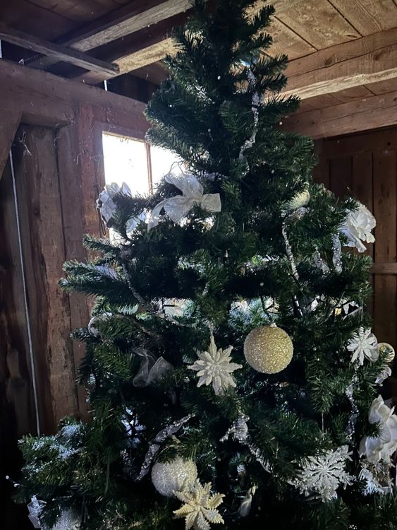 Tannenbaum künstlich und wunderschön geschmückt Kaufen auf Ricardo