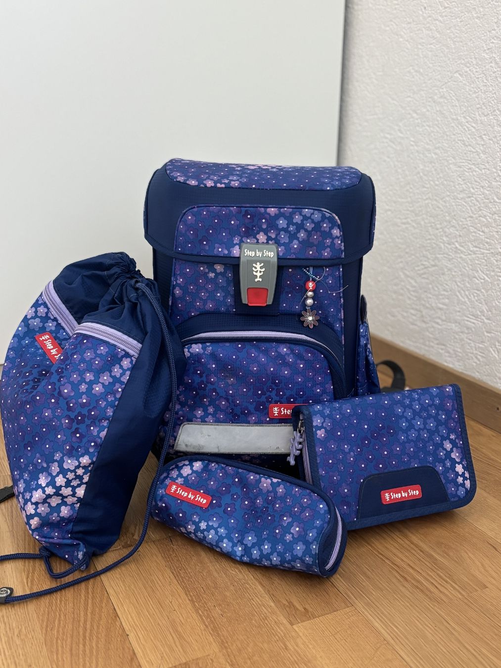 Step by Step Borse & Zaini: Schulranzen Set Step by Step Cloud blau Blumen gebraucht – Usato da Greifensee venduto da Chri_Si