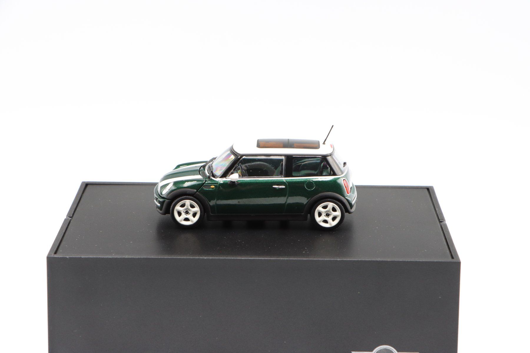Modellini d'auto: Mini Cooper 2001 1:43 Minichamps – Nuovo e nell'imballaggio originale da Bühl b.Aarberg venduto da modelldiecast 4