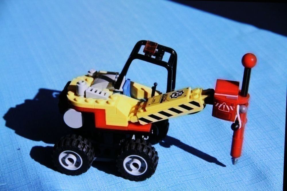 Lego Baukästen: Lego, Bagger mit Abbauhammer – Gebraucht aus Nesselnbach von ubourson