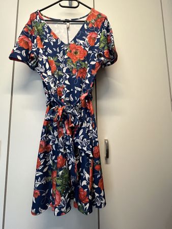 Sommerliches Blumenkleid, Grösse 48/50, Bodyflirt