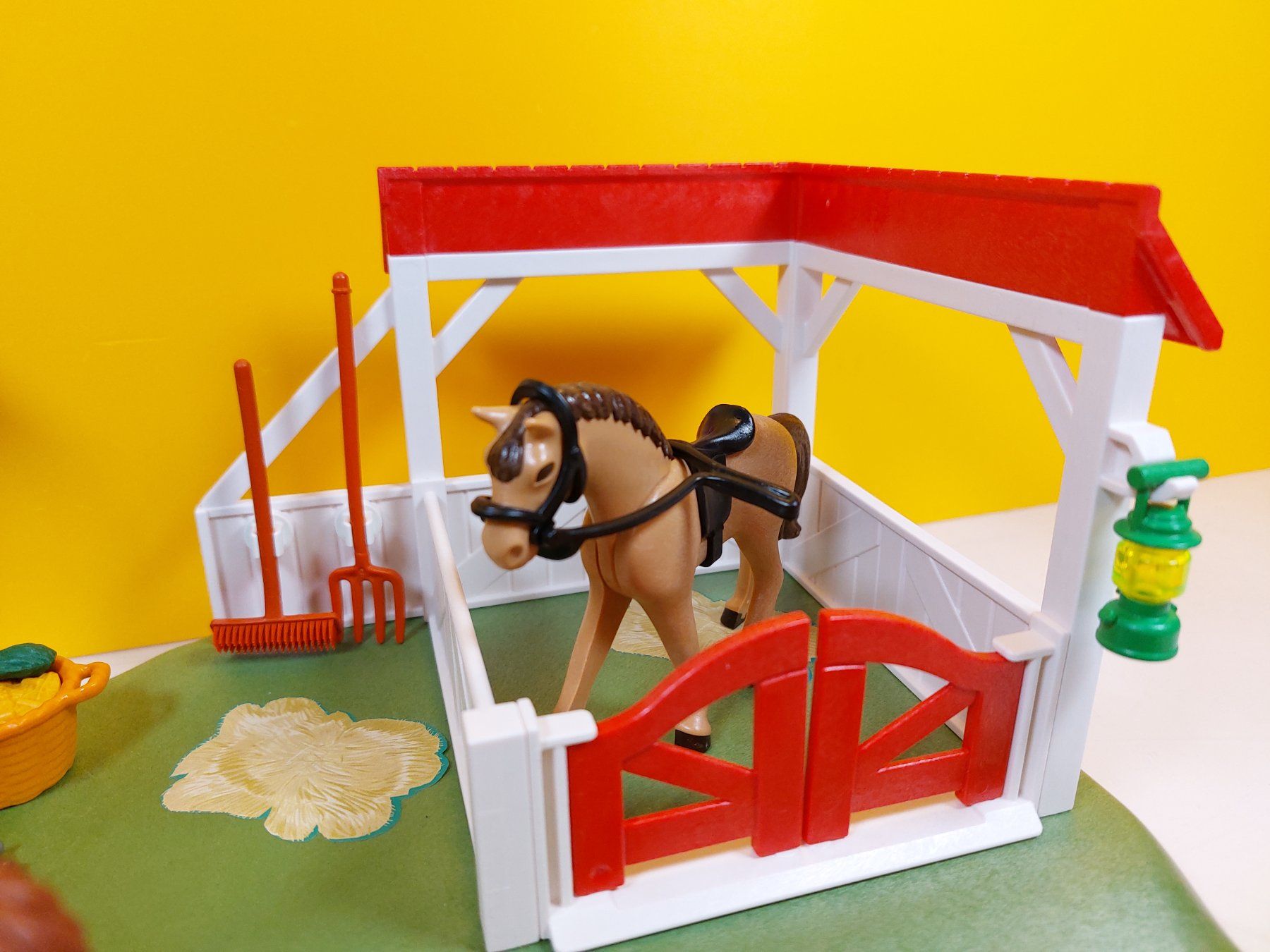 Playmobil Giocattoli: Playmobil 6147 Super Set Koppel mit Pferdebox – Usato da St.Gallen venduto da TinasBauundSpiel 1