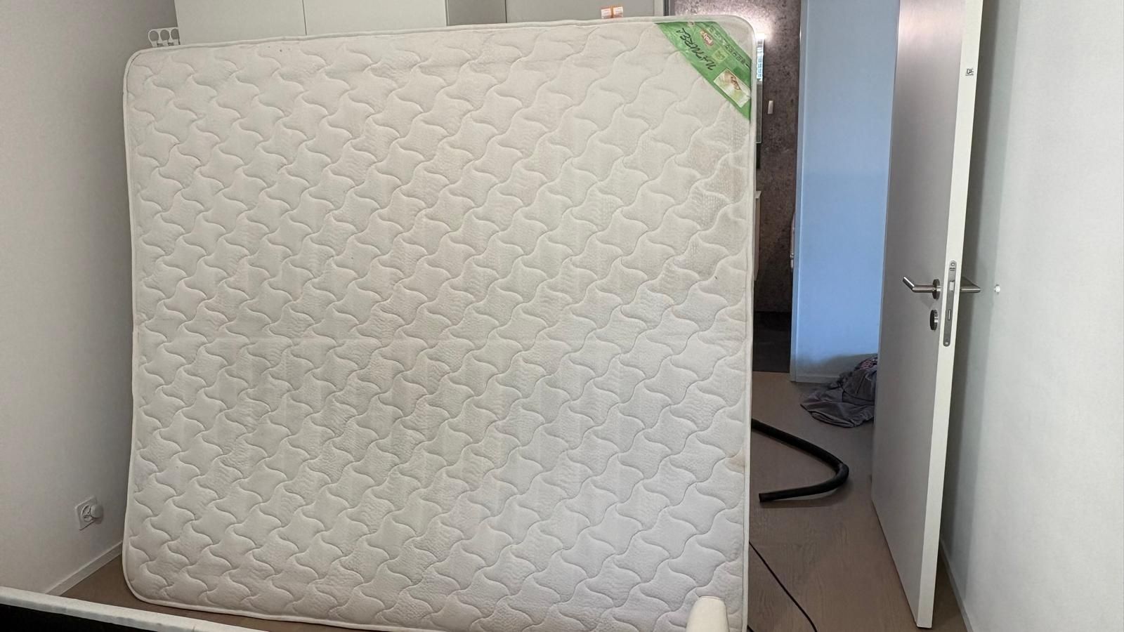 Letti: Double coat with mattress  – Usato da Zürich venduto da dha_t9vq 3