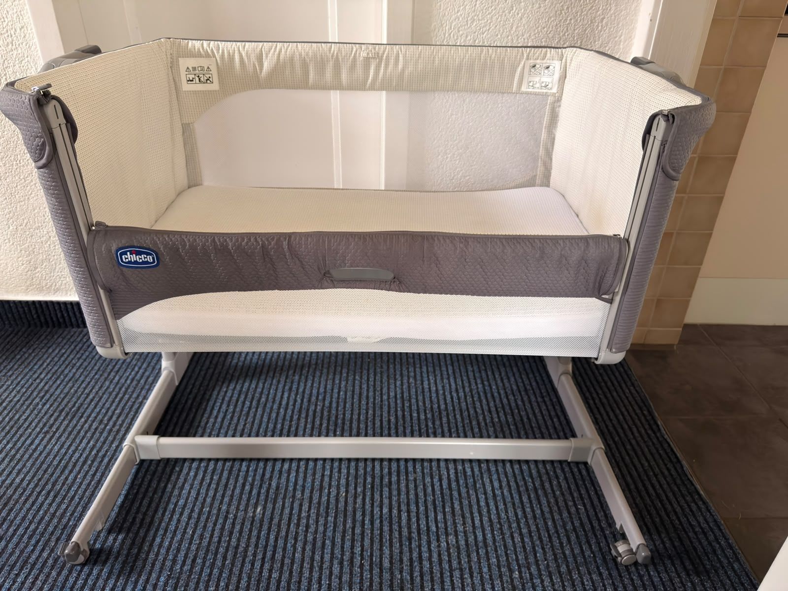 Chicco Wiegen & Stubenwagen: Chicco Beistellbett grau "Next2Me" – Gebraucht aus Hindelbank von nad_5tyx 8