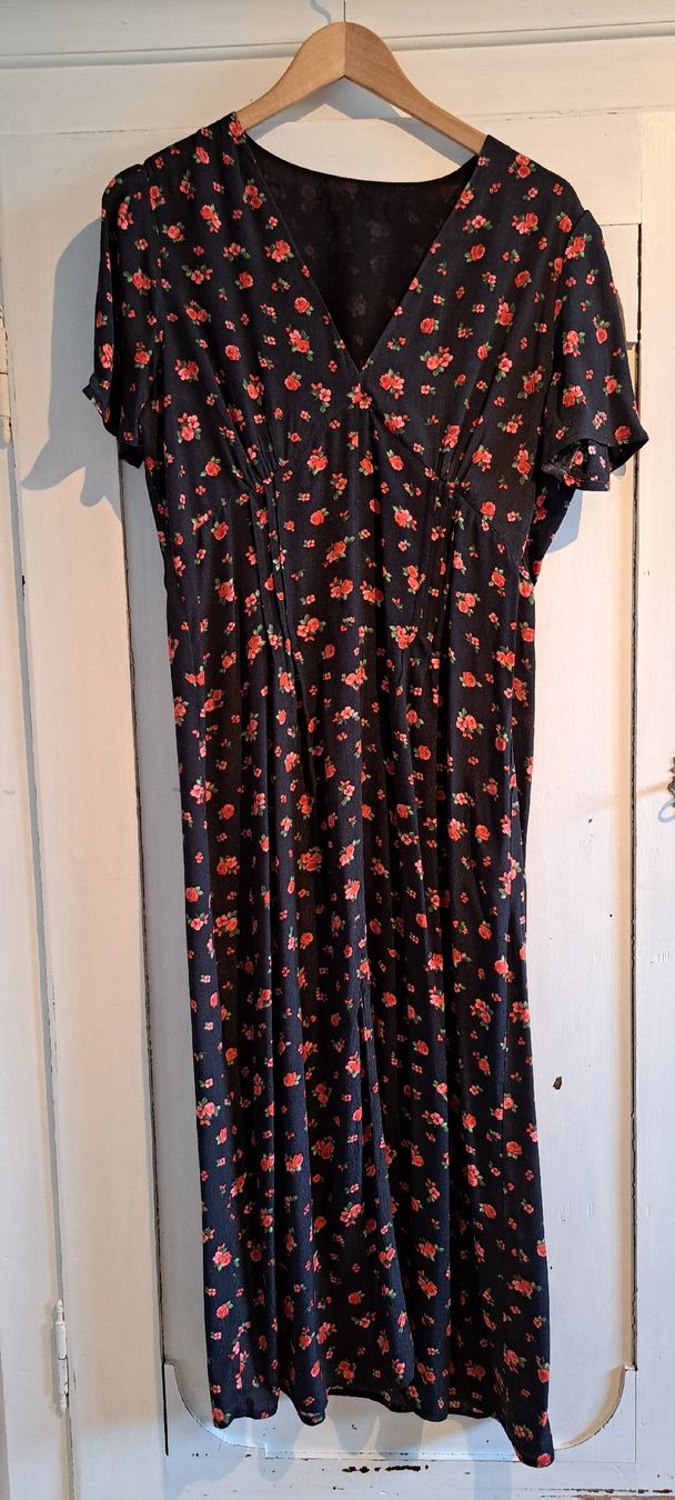 Robes: Hübsches Sommerkleid, ca gr 40 – D'occasion à Igis par Loonamoon