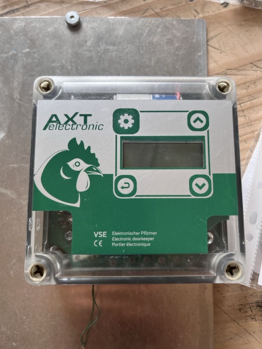 Gabbie, trasporto & Sicurezza: AXT electronic VSE Pförtner Hühnerklappe gebraucht – Usato da Altstätten SG venduto da baeckli