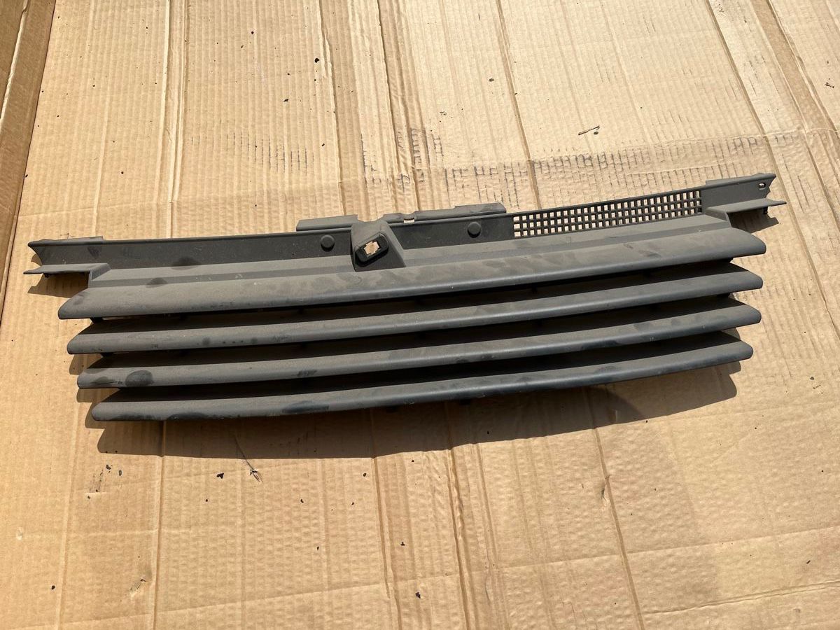 VW Tutti pezzi di ricambio auto: VW Bora Kühlergrill ohne Emblem – Usato da Boniswil venduto da FindInBox 2