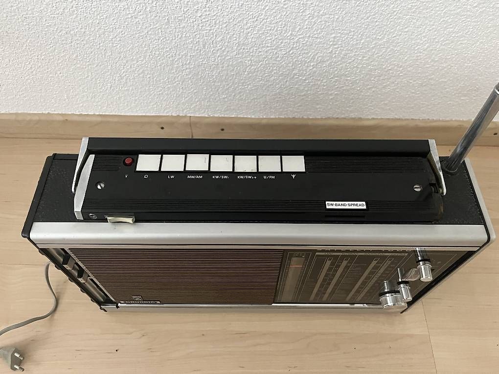 Radio: Grundig Satellit 1000 – Difettoso da Wichtrach venduto da Honduras 3