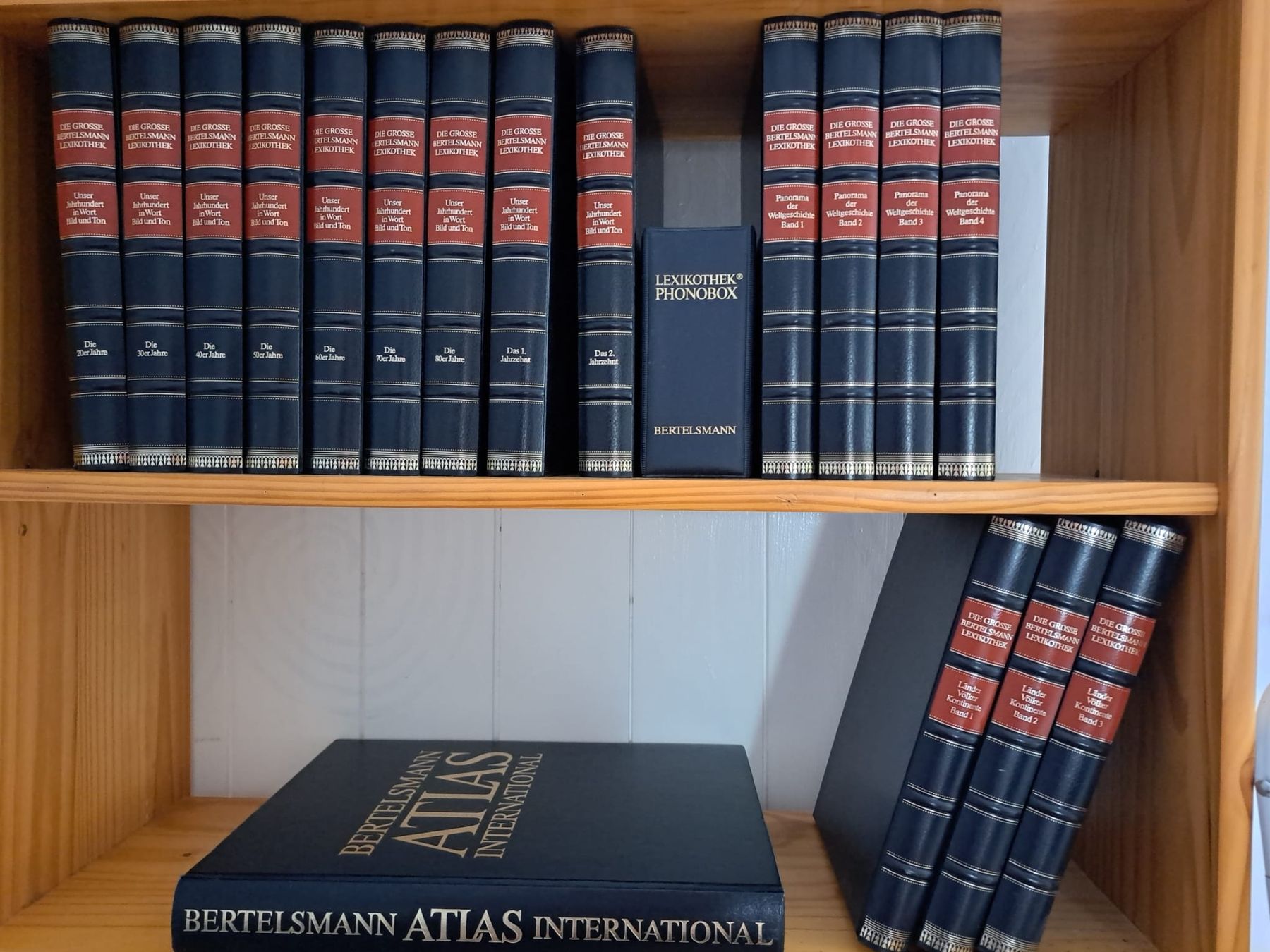 Libri: Bertelsmann: Grosses Universal Lexikon, Atlas, Phonobox – Usato da Willisau venduto da tan_wy9q