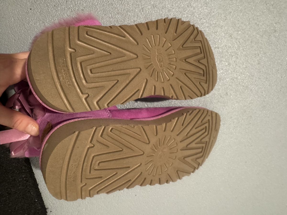Ugg Scarpe da uomo: Pinke Ugg Boots mit Schleife – Nuovo (secondo la descrizione) da Luzern venduto da wet_7bm6 3