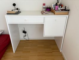 Ikea desk/make up table Syvde model
