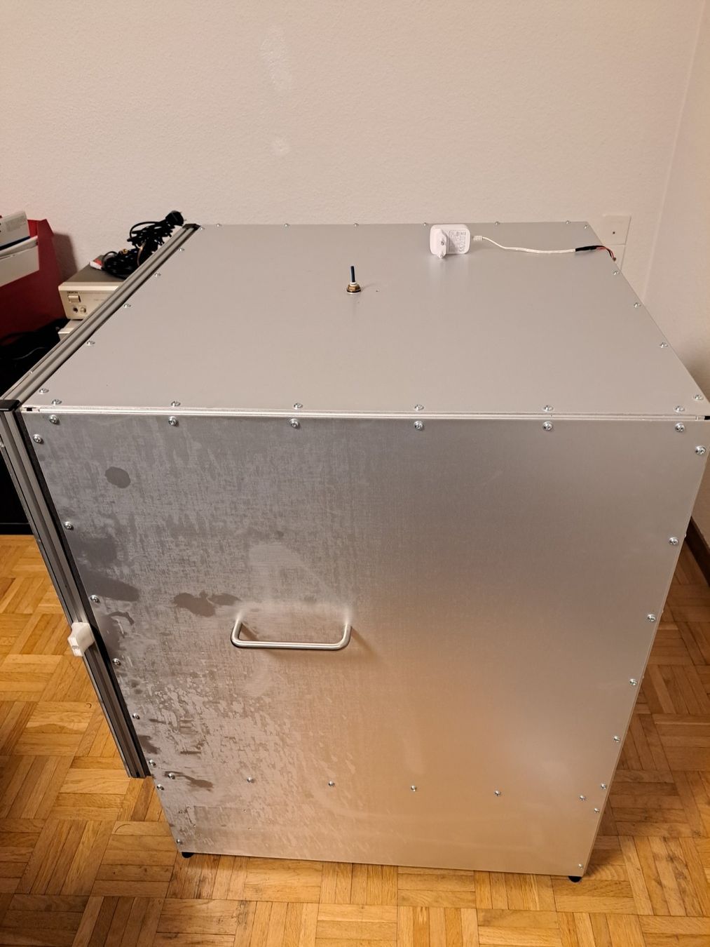 Cassettiere: Caisson alu avec porte vitrée et avec éclairage – Usato da Biel/Bienne venduto da hug94 2
