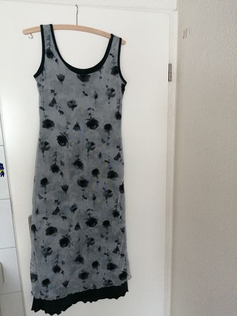 Sommerliches Maxikleid mit Blumenmuster, Grösse M