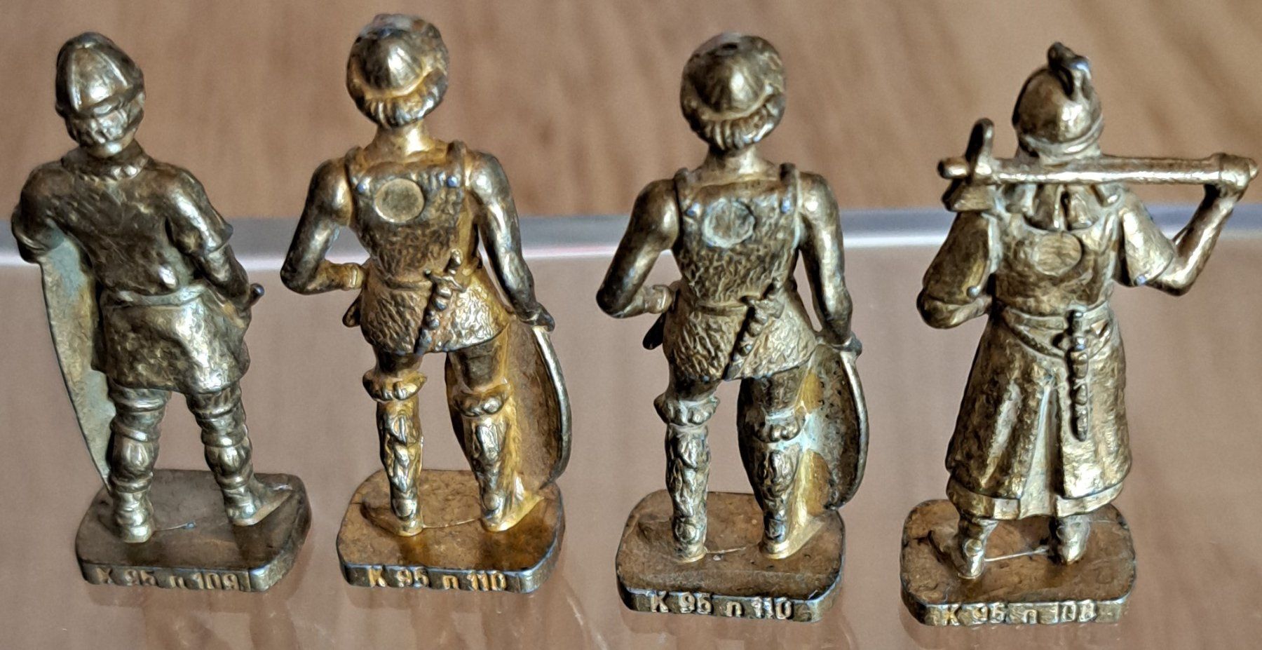 Statuette: 4x Hunnen 1994 Gold – Usato da Tenniken venduto da mik_6mxg 1
