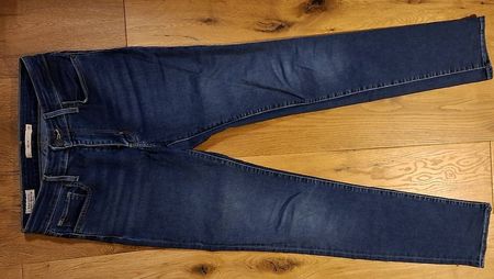 Neue Levis 712 Slimfit Jeans Jeans in der Grösse W27 L34.