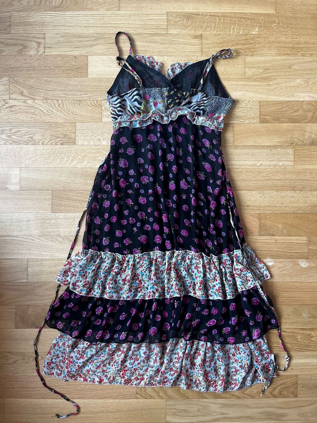 Kleider: Robe légère avec motifs de fleurs – Gebraucht aus La Tour-de-Trême von lol_85kj 3