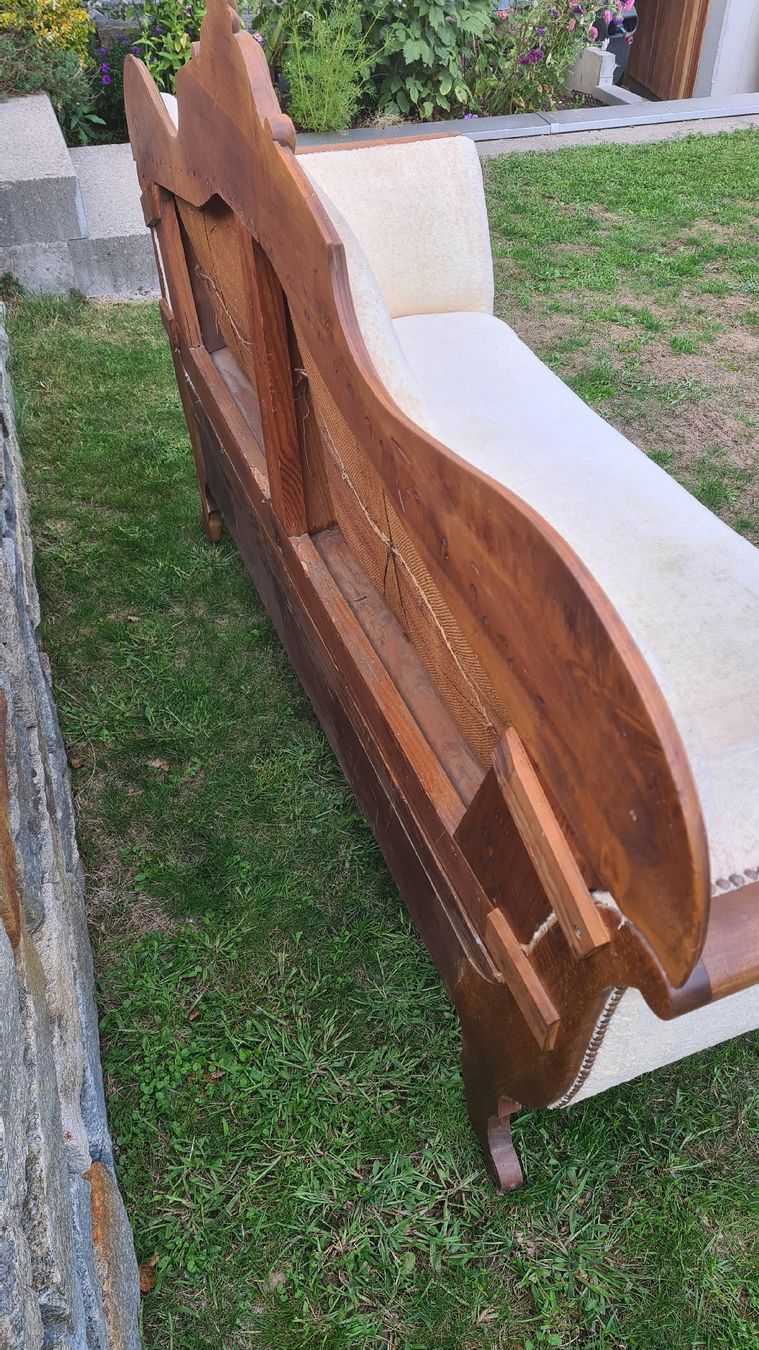 Divani: Antikes Sofa Holz mit hellbeigem Bezug – Usato da Wald ZH venduto da Imlac 3