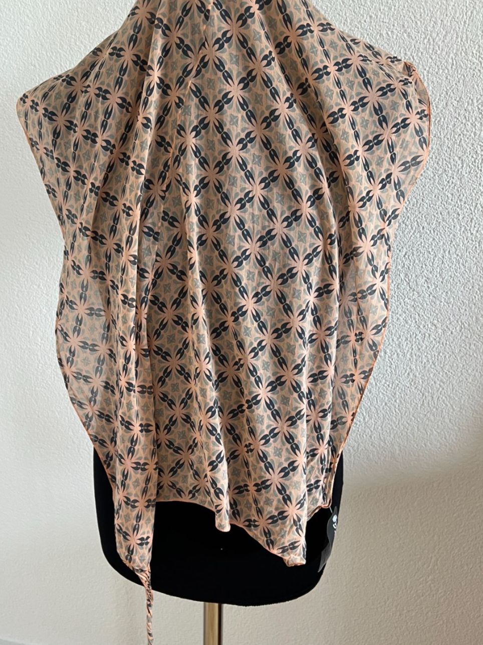 Colora Foulard & Sciarpe: Colora Schal, 30% Seide, Lachs, NEU – Nuovo e nell'imballaggio originale da Worb venduto da farben20zauber 1