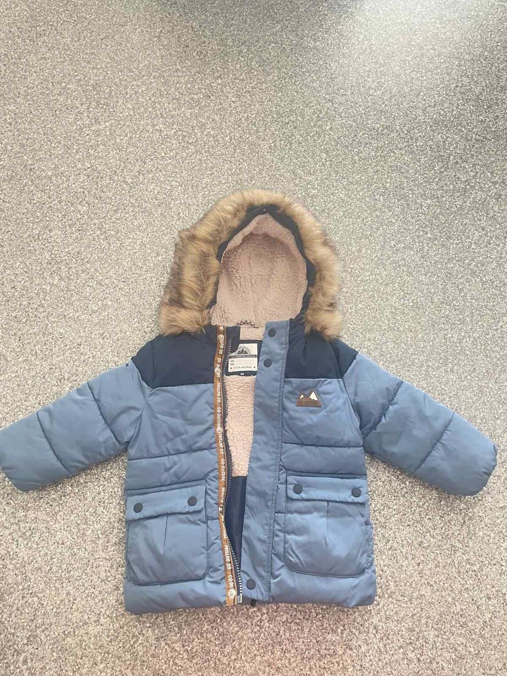 Jacken & Mäntel: Winterjacke Kind  – Gebraucht aus Buchs SG von VitaliiKu